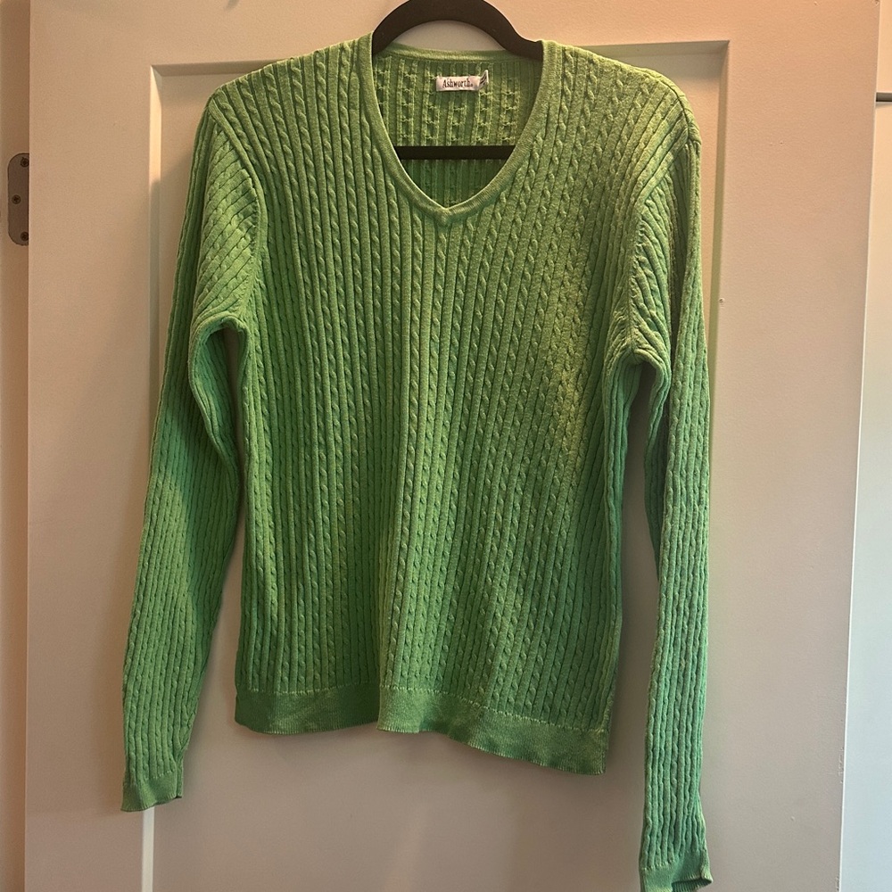 Ashworth Golf V-Neck Cable Knit Green Sweater, 100 percent cotton. Size Medium